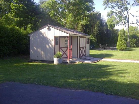 Shorewood Inn Jamesport Exterior photo